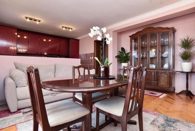 Vila Apartments Lidija Petrovac ภายนอก รูปภาพ