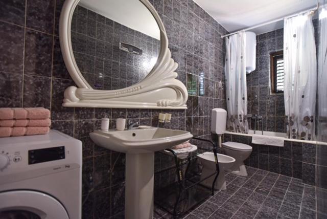 Vila Apartments Lidija Petrovac ภายนอก รูปภาพ